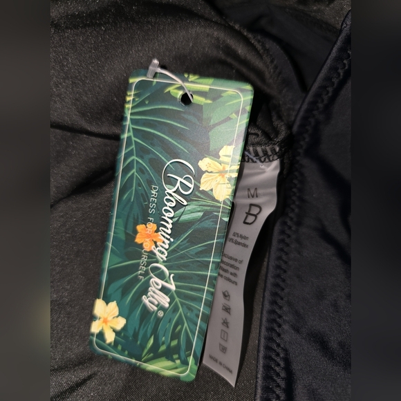 Elegant Black Women's Swim One Piece - Picture 4 of 4